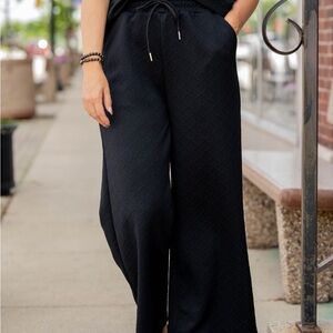 Chic Black Wide-Leg Pants